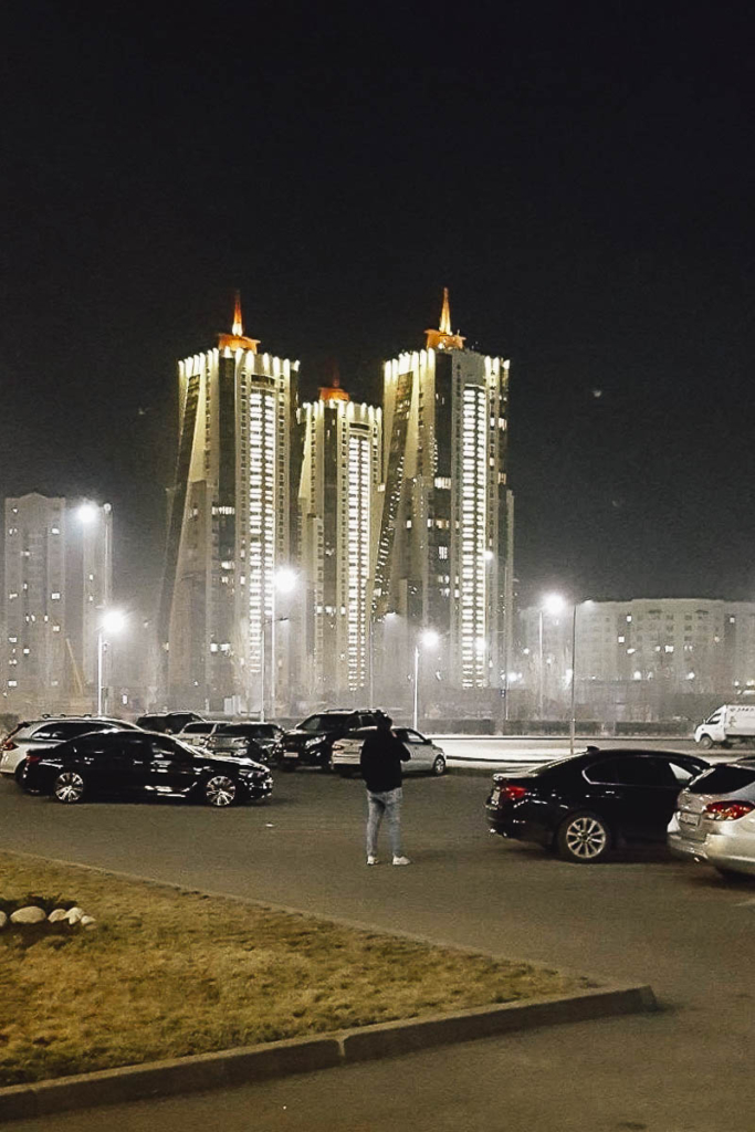 Gerade nachts kommt in Nursultan "Metropolis"-Feeling auf.
